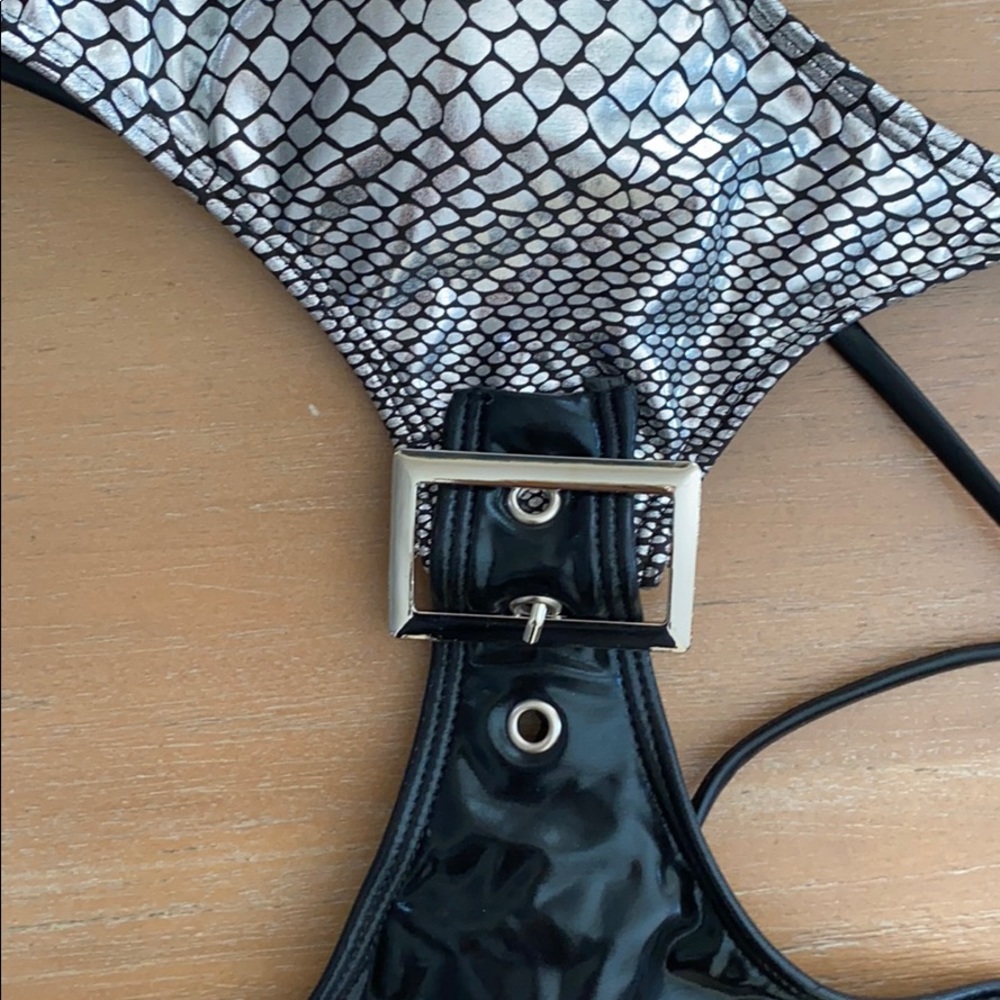 Silver snake skin/ black leather monokini - Picture 3 of 10